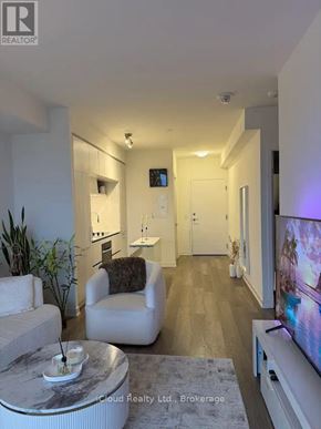 Richmond Hill condo for rent - Source URL: https://ddfcdn.realtor.ca/listing/TS639112541597170000/reb82/highres/4/n12971784_4.jpg