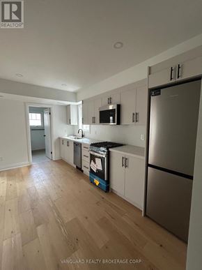 Toronto (Lansing-Westgate) apartment for rent - Source URL: https://ddfcdn.realtor.ca/listing/TS639112556684330000/reb82/highres/8/c12972108_2.jpg