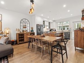 Surrey townhouse for rent - Source URL: https://ddfcdn.realtor.ca/listing/TS639112645149770000/reb6/highres/0/R3108610_5.jpg