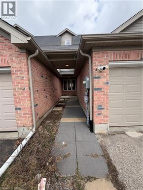 Kitchener townhouse for rent - Source URL: https://ddfcdn.realtor.ca/listing/TS639112584627030000/reb14/highres/1/40818031_3.jpg