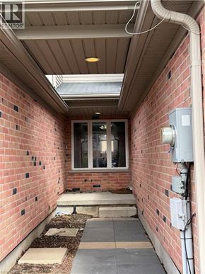 Kitchener townhouse for rent - Source URL: https://ddfcdn.realtor.ca/listing/TS639112584627030000/reb14/highres/1/40818031_4.jpg