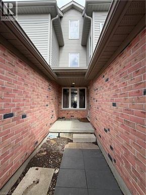 Kitchener townhouse for rent - Source URL: https://ddfcdn.realtor.ca/listing/TS639112584627030000/reb14/highres/1/40818031_5.jpg