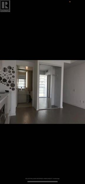 Toronto (Waterfront Communities) condo for rent - Source URL: https://ddfcdn.realtor.ca/listing/TS639112628067000000/reb82/highres/8/c12972998_3.jpg