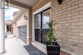 Vaughan (Vellore Village) apartment for rent - Source URL: https://ddfcdn.realtor.ca/listing/TS639112630193300000/reb82/highres/6/n12972916_3.jpg