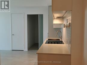 Vaughan (Vaughan Corporate Centre) condo for rent - Source URL: https://ddfcdn.realtor.ca/listing/TS639112630223900000/reb82/highres/8/n12973158_4.jpg