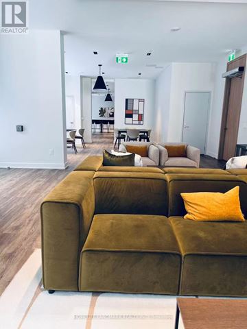 Toronto (Church-Yonge Corridor) condo for rent - A living room with a green couch and a white wall.