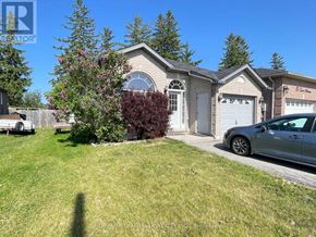 Barrie (Painswick South) apartment for rent - A house with a white garage door and a car parked in front.