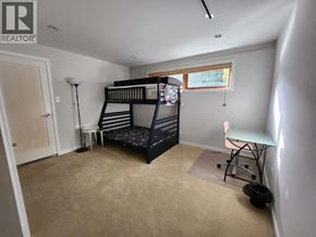 Vancouver apartment for rent - A bedroom with a bunk bed and a desk.