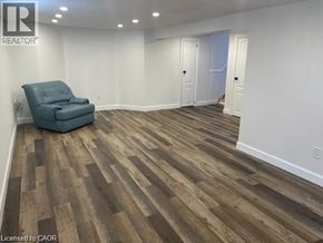 Hamilton apartment for rent - A room with wooden flooring and a blue chair.