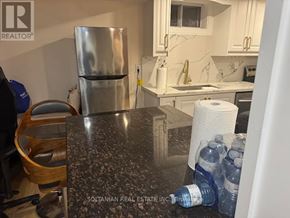 Newmarket (Bristol-London) apartment for rent - A kitchen with a granite countertop and a stainless steel refrigerator.
