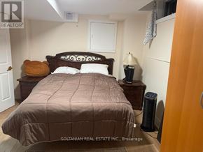 Newmarket (Bristol-London) apartment for rent - A bedroom with a bed, nightstand, and lamp.