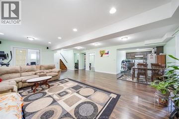 Windsor apartment for rent - A living room with a brown sofa and a rug.