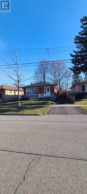 Toronto (Woburn) apartment for rent - A residential area with houses and a tree.