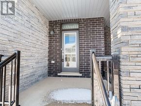 Haldimand townhouse for rent - A brick house with a glass door and a window.