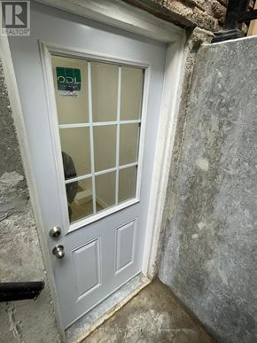 Pickering (Liverpool) apartment for rent - A white door with a glass panel and a sign on it.