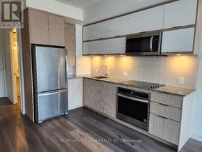 Toronto (Parkwoods-Donalda) condo for rent - A kitchen with a refrigerator, oven, and microwave.