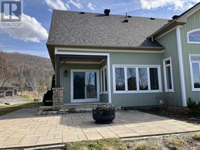 Blue Mountains apartment for rent - A house with a green exterior and a stone patio.