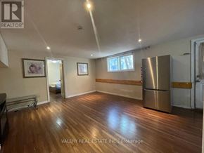 Hamilton (Balfour) apartment for rent - A spacious room with wooden flooring and a large window.
