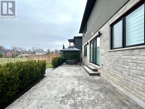 Fort Erie (Black Creek) apartment for rent - A concrete patio leads to a house with a black lantern on top of it.