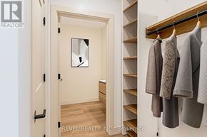 Lincoln (Beamsville) condo for rent - A hallway with a coat rack and a mirror on the wall.