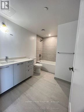 Markham (Unionville) condo for rent - A bathroom with a toilet, sink, and bathtub.
