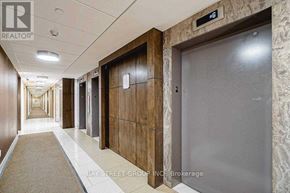 Richmond Hill (Beaver Creek Business Park) condo for rent - A hallway with a sign that says REALTOR.