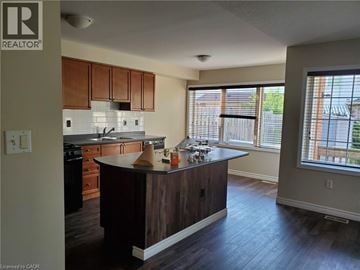 Cambridge townhouse for rent - A kitchen with wooden cabinets and a large island.