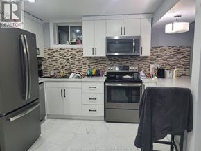 Windsor apartment for rent - A kitchen with a refrigerator, oven, and microwave.