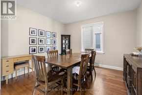Russell apartment for rent - A dining room with a table and chairs.