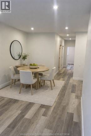Windsor apartment for rent - A dining room with a round mirror and a table with chairs.