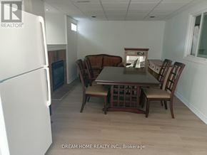 Richmond Hill (Westbrook) apartment for rent - A kitchen with a table and chairs in the middle of the room.