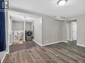 Welland (N. Welland) duplex for rent - A room with wood flooring and a washer and dryer in it.