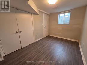 Toronto (L'amoreaux) apartment for rent - A room with wood flooring and a window with blinds.