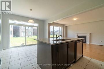 Woodstock (Woodstock - North) apartment for rent - A modern kitchen with a large island and a view of the backyard.