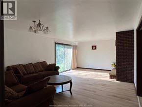 Windsor apartment for rent - A living room with a brown couch and a round table.