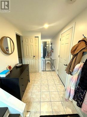 Hamilton (Randall) townhouse for rent - A hallway with a coat rack and a mirror.