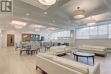 Richmond Hill (Doncrest) condo for rent - A spacious living room with a dining table and chairs.