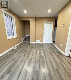 Windsor apartment for rent - A room with wooden flooring and a white door.