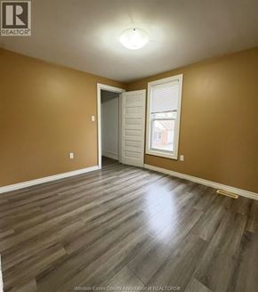 Windsor apartment for rent - A room with wooden flooring and a window with blinds.