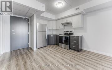 Cambridge house for rent - A kitchen with a refrigerator, stove, and oven.
