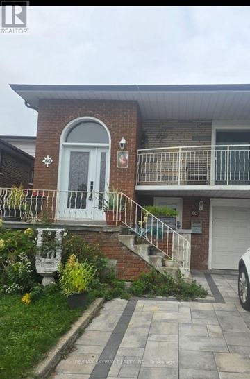 Brampton (Brampton North) apartment for rent - A house with a white door and a brick wall.