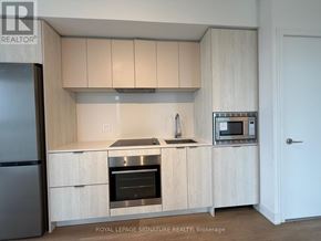 Mississauga (Cooksville) condo for rent - A kitchen with a refrigerator, oven, microwave, and cabinets.