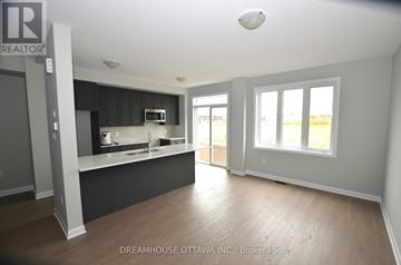 Ottawa townhouse for rent - A kitchen with a counter and a microwave.