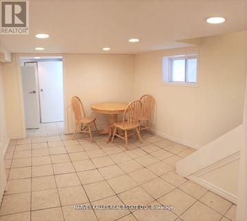Toronto (Palmerston-Little Italy) multi-family for rent - A dining room with a table and chairs.