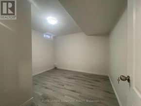Vaughan (Vellore Village) apartment for rent - A room with a wooden floor and a door on the right side.