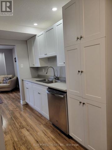 London South (South Y) townhouse for rent - A kitchen with white cabinets and a wooden floor.