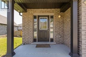 Norfolk (Simcoe) apartment for rent - A house entrance with a brown door and a brick wall.