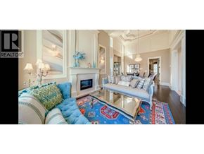 Richmond apartment for rent - A living room with a blue and red rug on the floor.