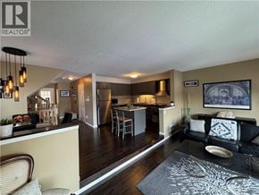 Waterloo townhouse for rent - A well-lit open plan living and kitchen area with a dining table and chairs.