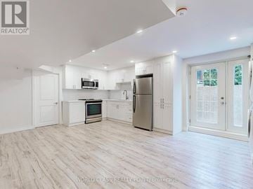 Oakville (Wm Westmount) apartment for rent - A spacious kitchen with white cabinets and stainless steel appliances.